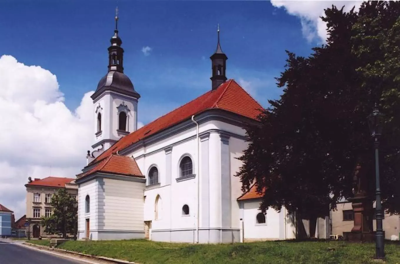 Kostel sv. Petra a Pavla v Říčanech