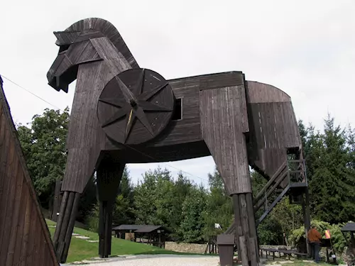 Trojský kůň v Bouzově – největší dřevěný kůň na světě