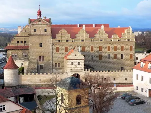 Depozitáře hradů a zámků se otevírají – díky Velké hradozámecké inventuře 