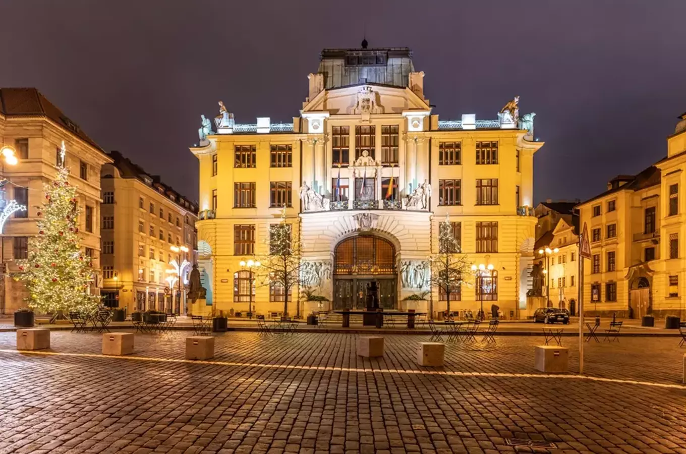 Věda a historie není nuda: příběhy starých i nových radnic 