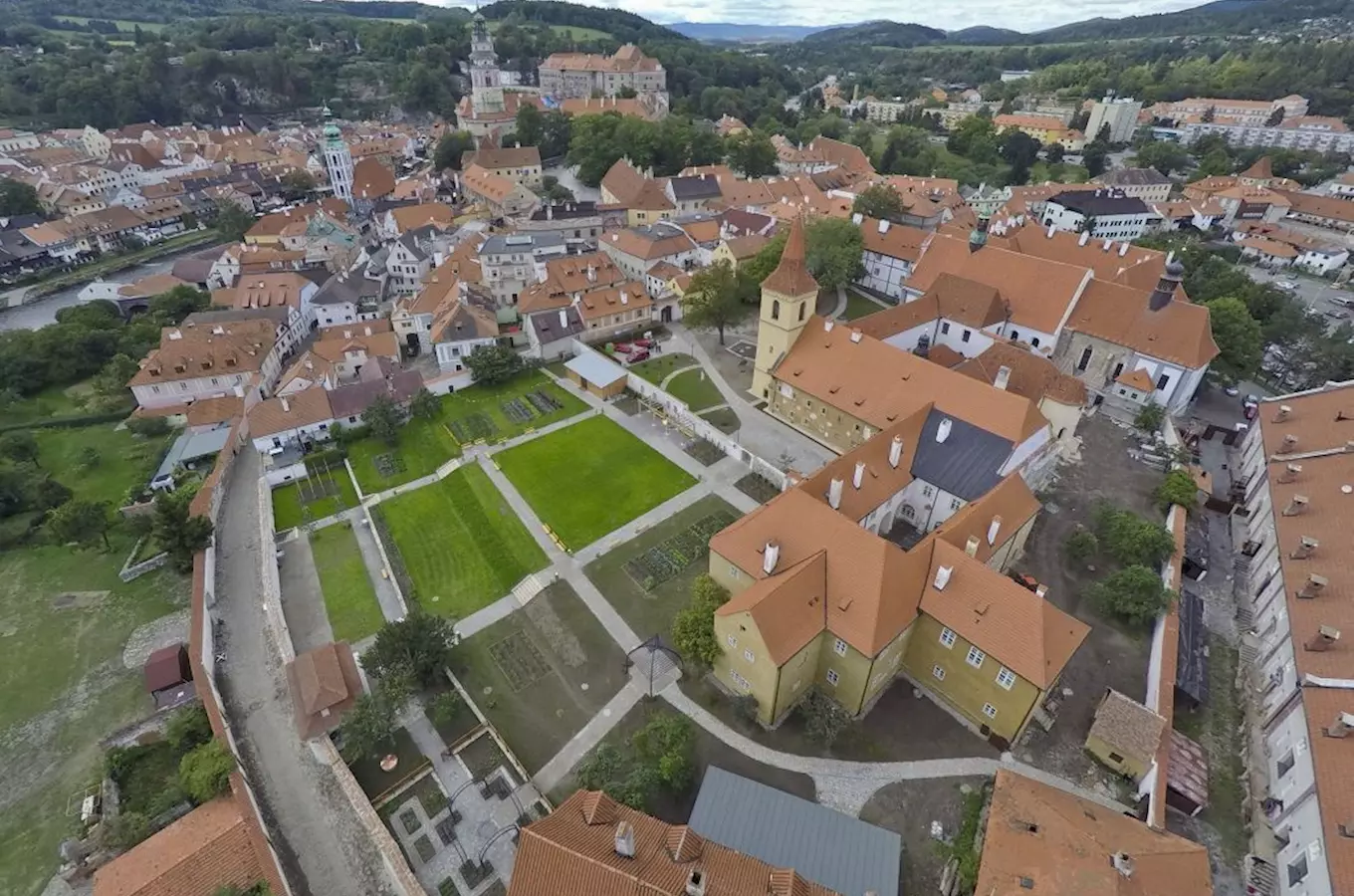 Užijte si léto v příjemném prostředí historických klášterů v Českém Krumlově