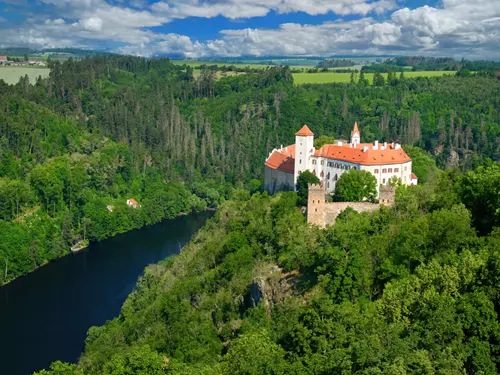 Šermíři, žonglérská dílna i jarmark! To vše vás čeká na hradě Bítov