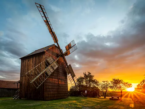 Větrný mlýn Partutovice – nejzachovalejší dřevěný větrný mlýn v Česku