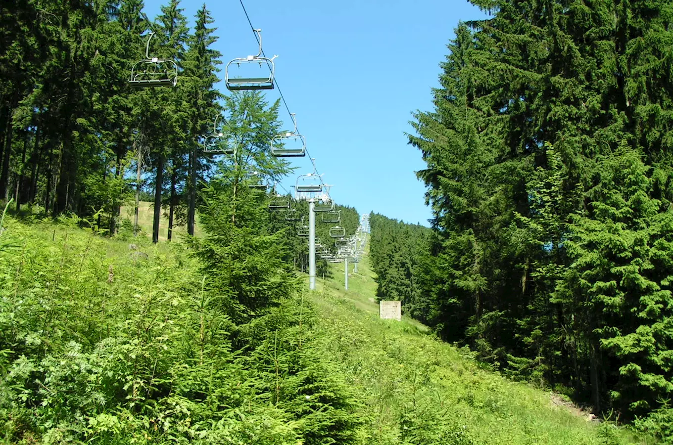 Lanovka na vrchol Zakletý a letní aktivity ve Ski centru Říčky
