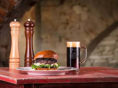 Němý Medvěd – Burger & Beer Bar Mělník
