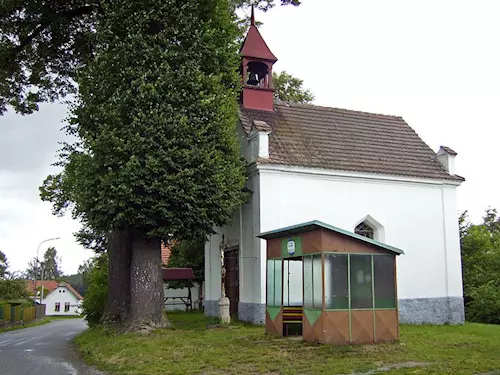 Kaple sv. Magdaleny v centru obce Eš