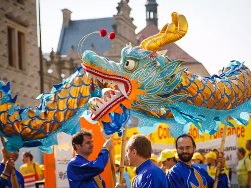 Průvod Falun Dafa (foto z Prahy)