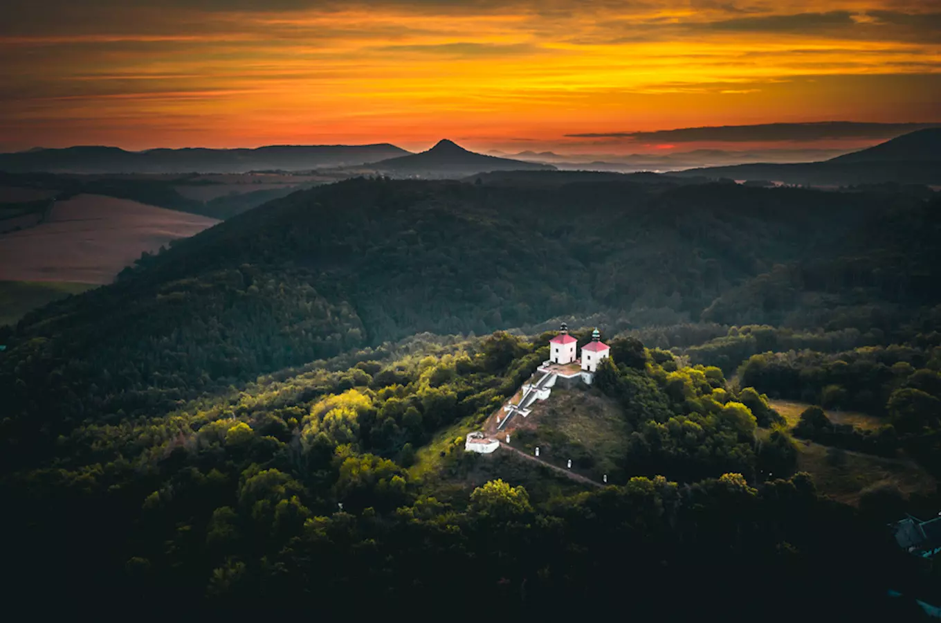 Kam na výlet do přírody v okolí Ústí nad Labem? Lákají hory, strmá údolí a malebná skalní města