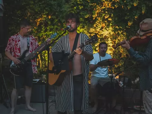 Živá hudba U Zajíce – Late Bloomers