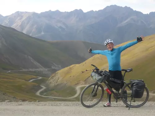 Kyrgyzstán – Sám na kole horskou divočinou Ťan-Šanu