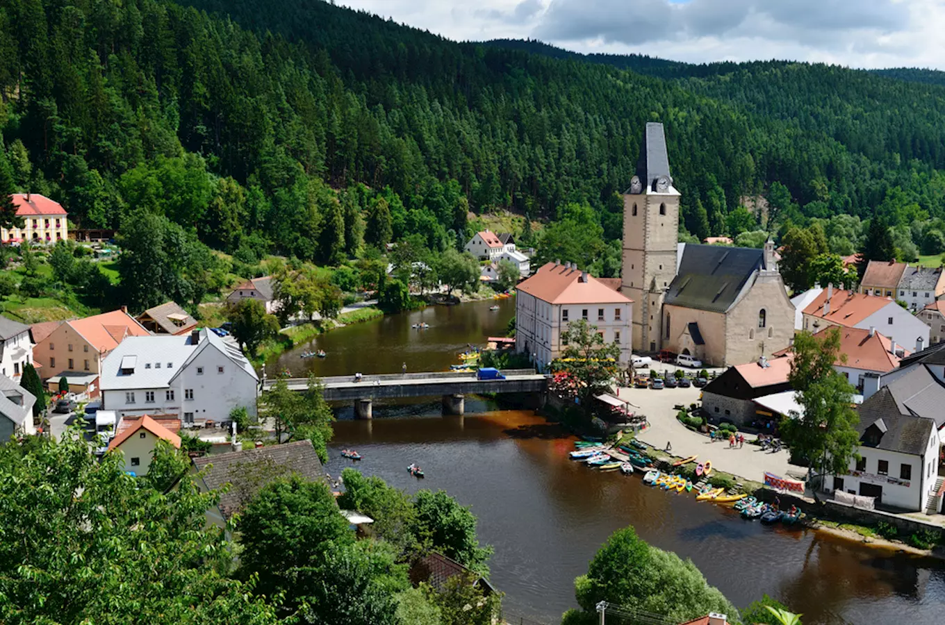 Kašna se sochou sv. Floriána v Rožmberku nad Vltavou