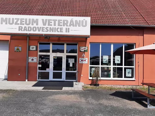 Muzeum veteránů, motocyklů a traktorů v Radovesnicích II