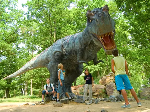 Jurský svět v Česku aneb kam se vypravit za dinosaury a do pravěku