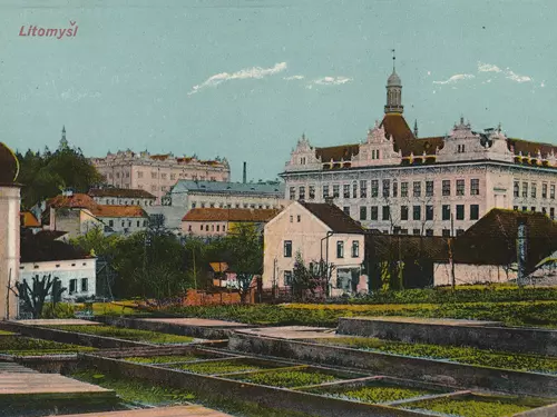 Historický pohled na Litomyšl, vlevo dole synagoga.