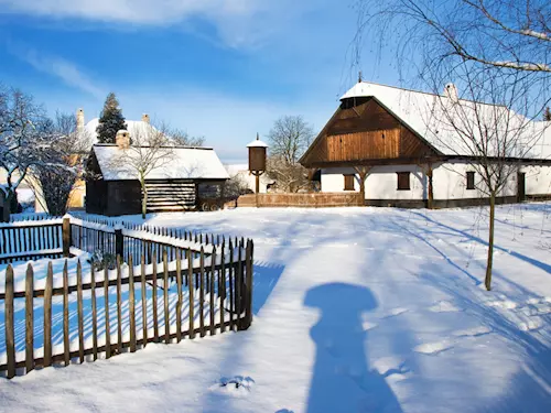 Nalaďte se na Vánoce v Přerově nad Labem, kde ožívají starobylé vánoční tradice