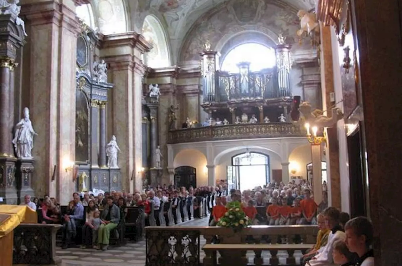 Poutní klášter Aula Virginis s kostelem Narození Panny Marie ve Vranově u Brna