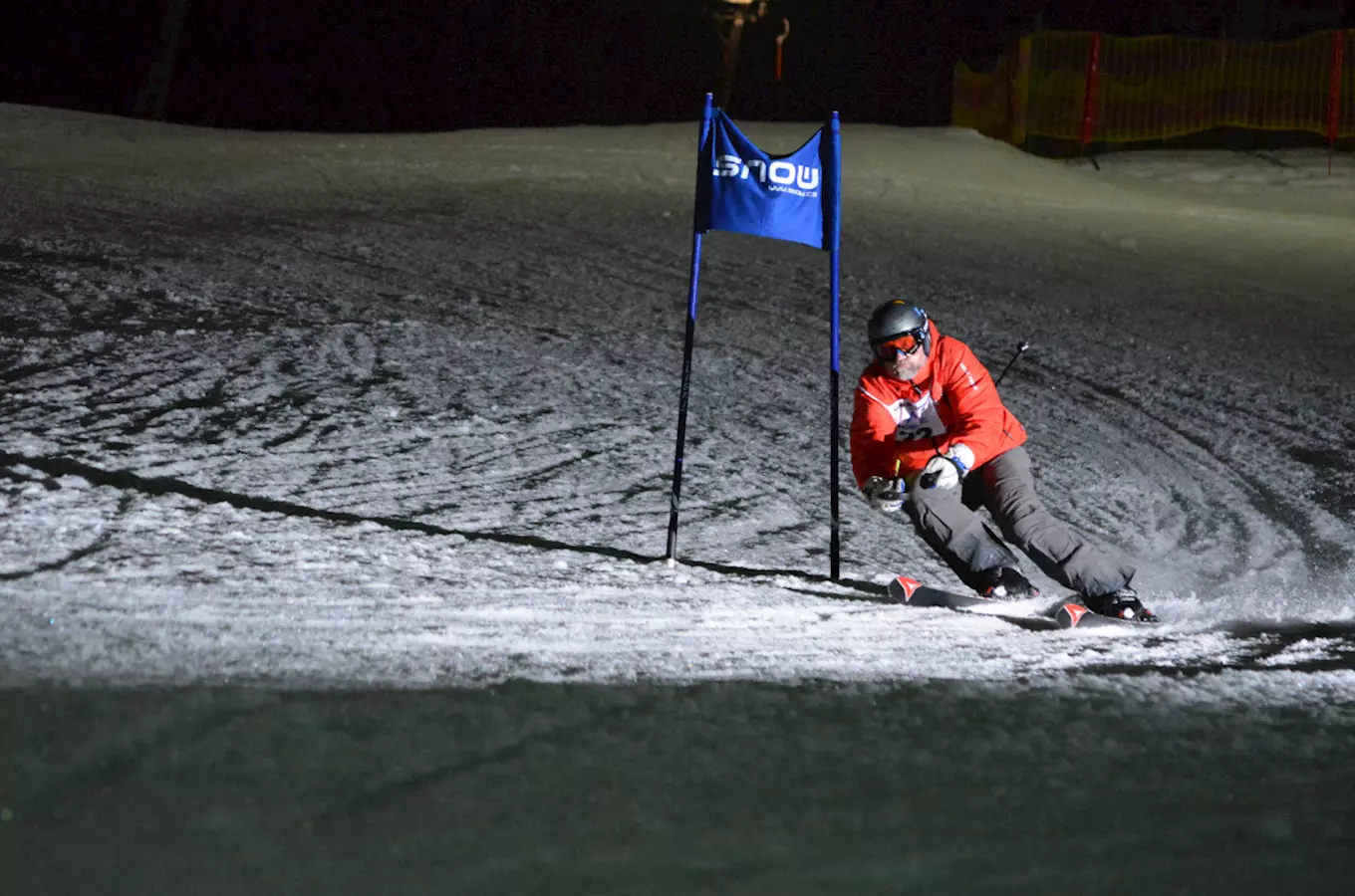 Ski areál Monínec pořádá závod Dark Snow – zkuste si zazávodit v nočním sjezdu na lyžích!