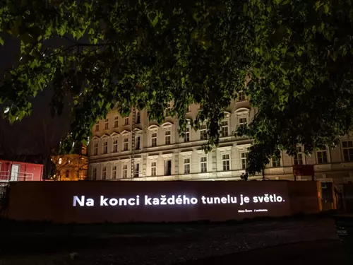 U Mánesova mostu se budou promítat světlené vzkazy od tvůrců Signal Festivalu