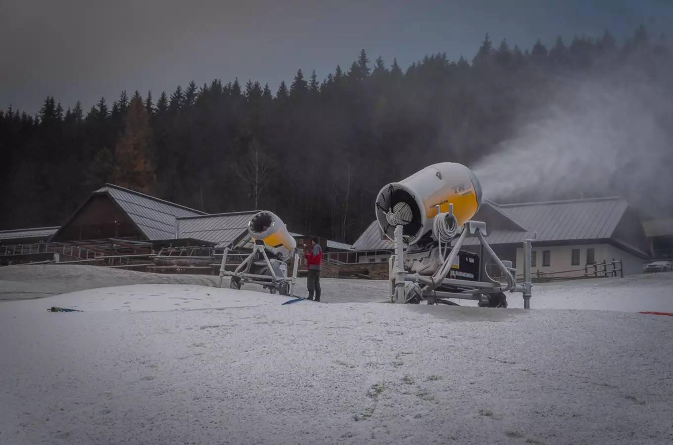 Ski areál Razula začal zasněžovat