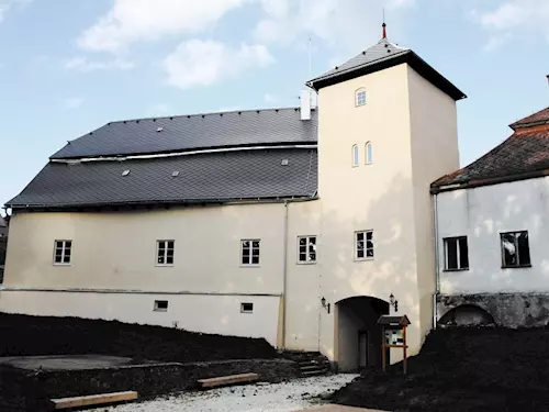 Tvrz Dešenice – Muzeum šumavského pivovarnictví