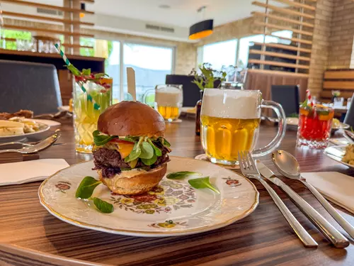 Vyhlášené burgery v Restauraci Star Lipno