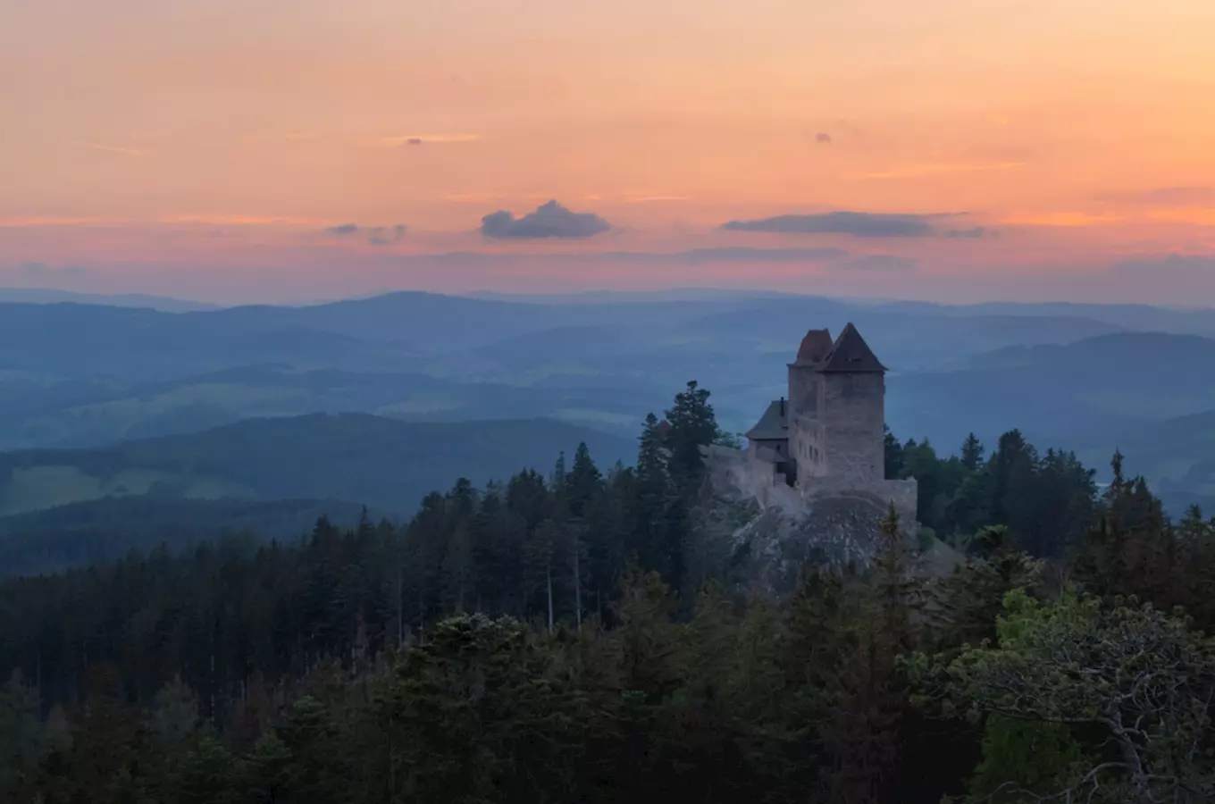 Hrad Kašperk ožije divadlem, nočními prohlídkami a neobyčejnou hudbou