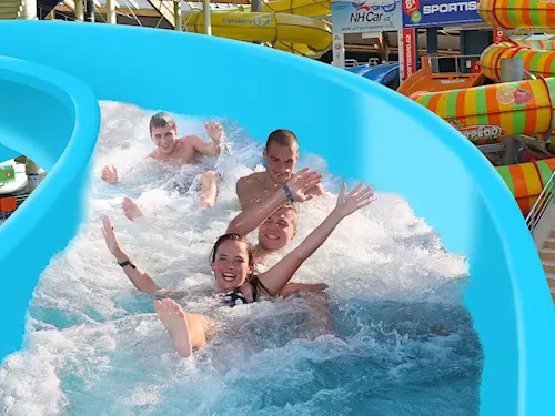 Nejvetší aquapark v Cesku Aquapalace Praha rozšíril v lonském roce pocet tobogánu