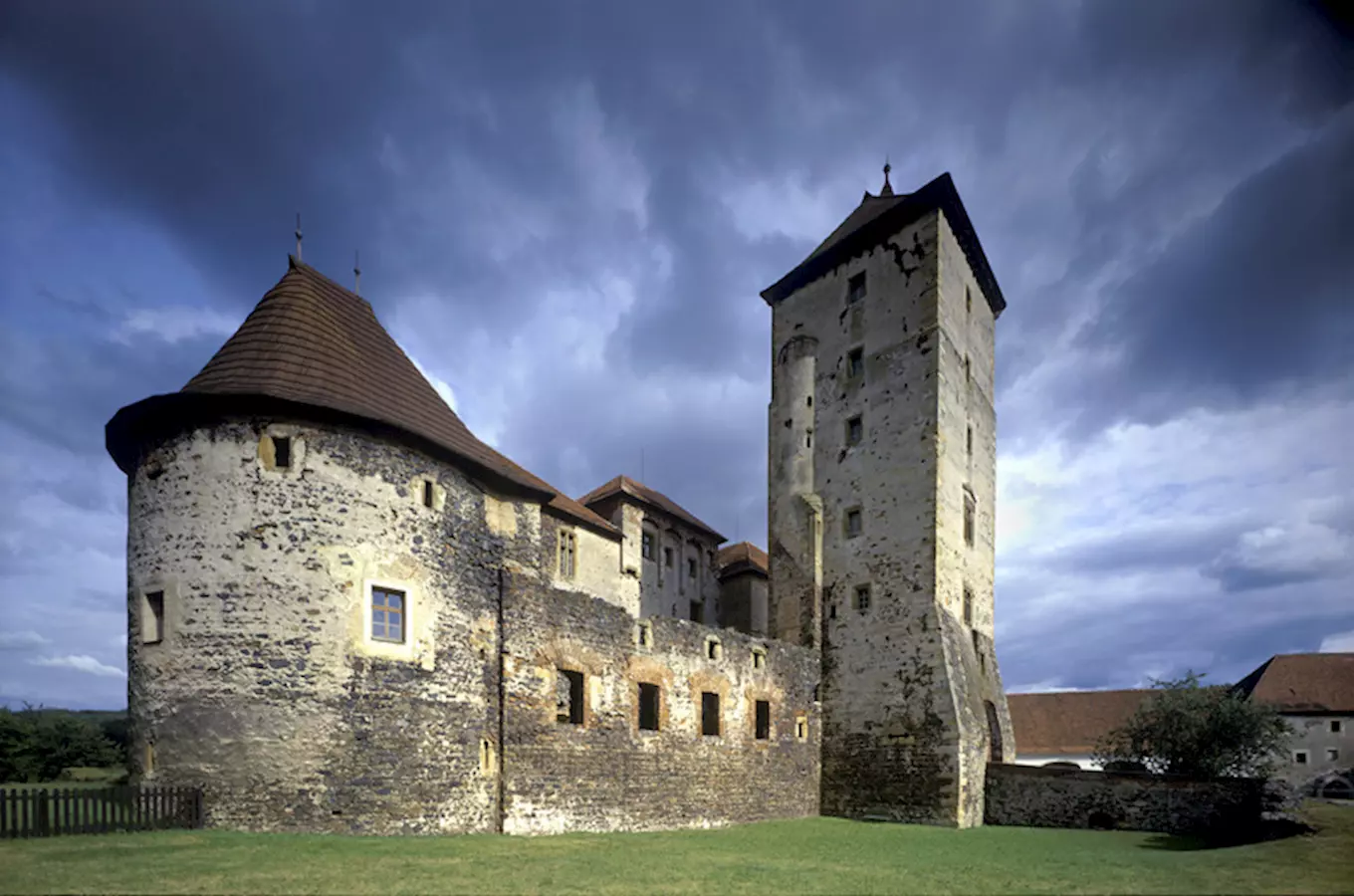 Vodní hrad Švihov je skvostem, který stojí za to vidět zblízka