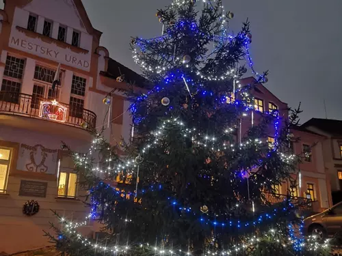 Advent náměstí strom