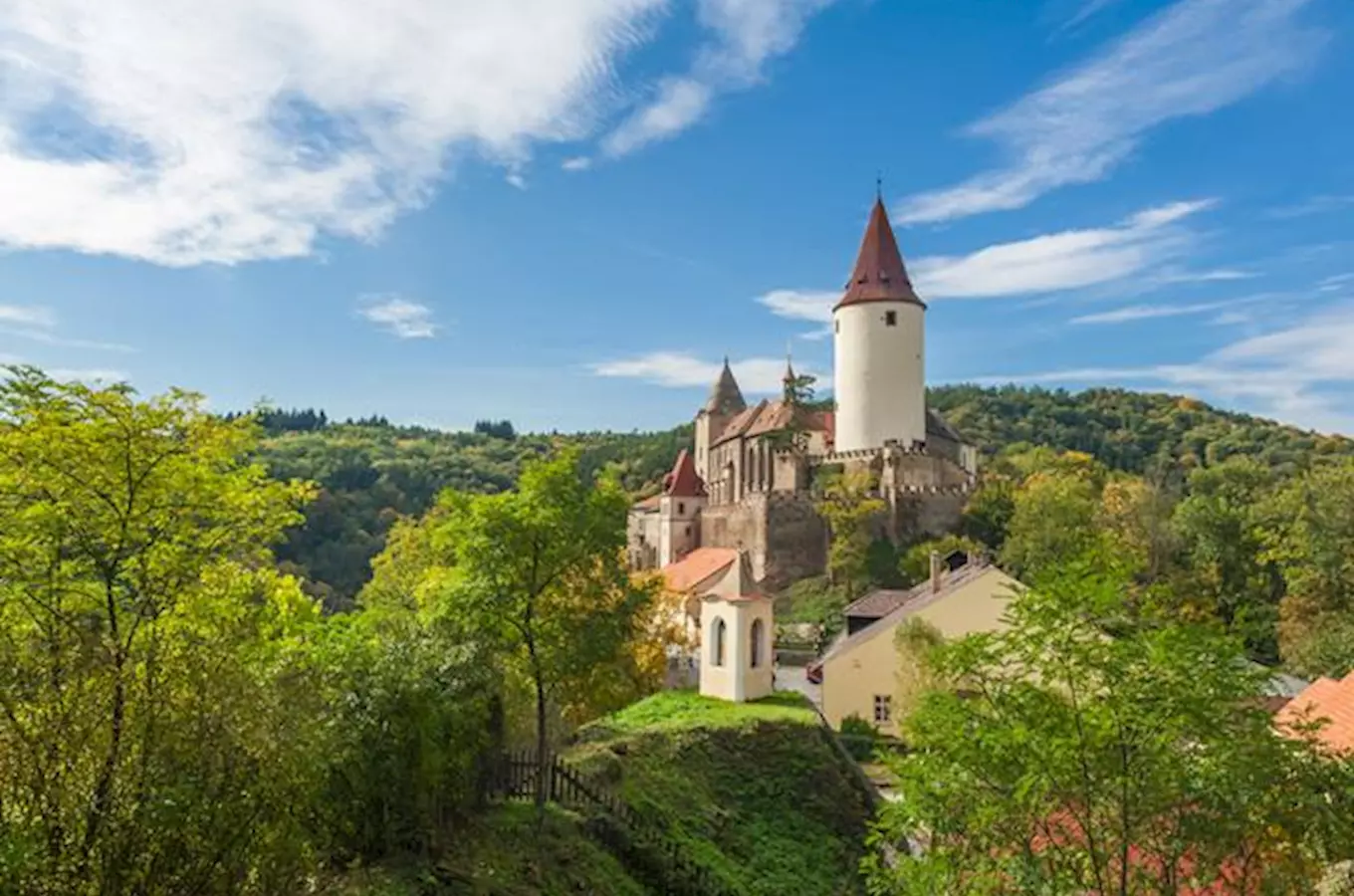 Hrad Křivoklát zve o víkendu na šermíře i sokolníka