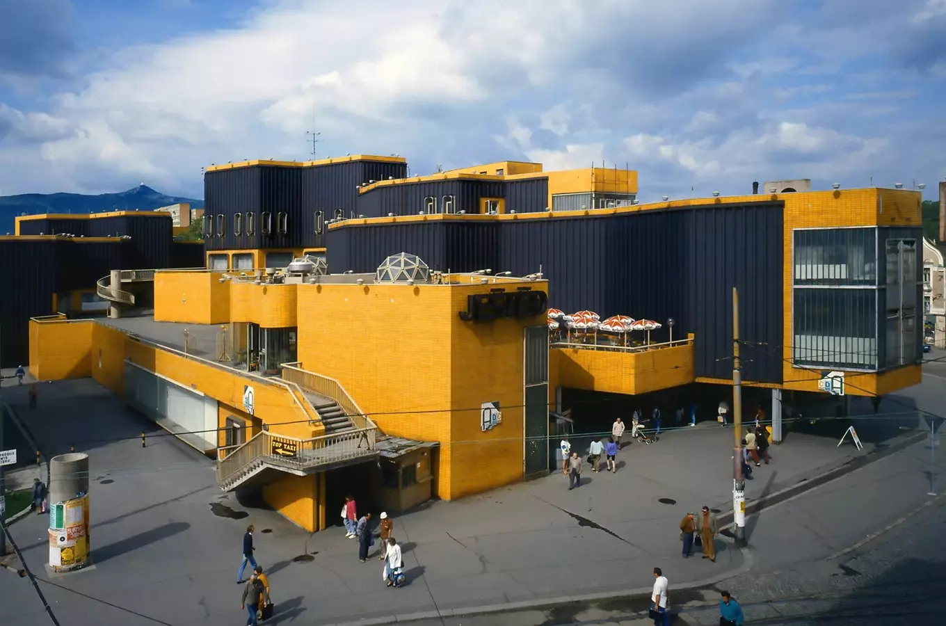 Obchodní středisko Ještěd v Liberci – zaniklá stavba od architekta Karla Hubáčka