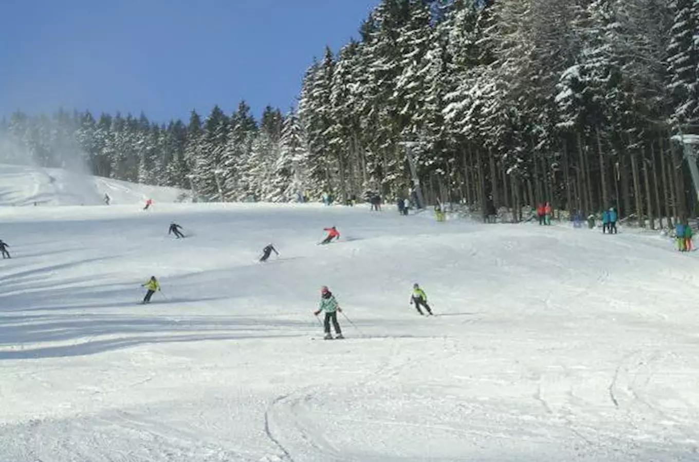 V Herlíkovicích se rozjela ctyrsedacková lanovka na Žalý