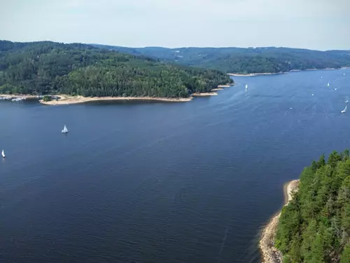 Den na plachetnici se školením jachtingu