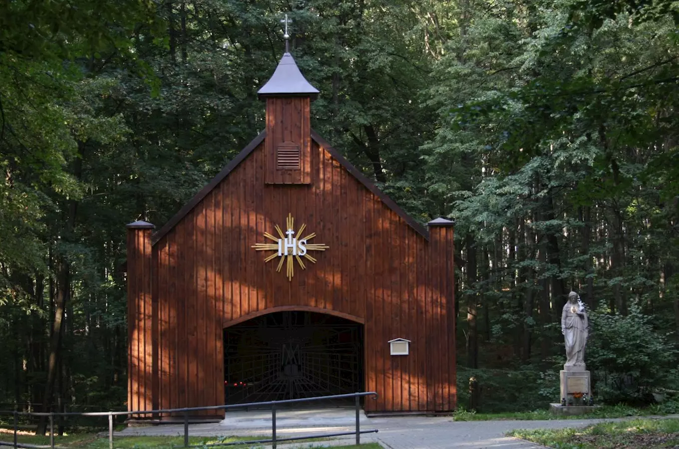Kaplička v Hájku – zázračné místo v lesích u Frýdku-Místku