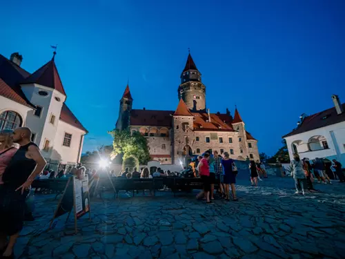 Hradozámecká noc na Moravě a ve Slezsku: vyberete si Buchlovice, Šternberk, Raduň nebo Bouzov?