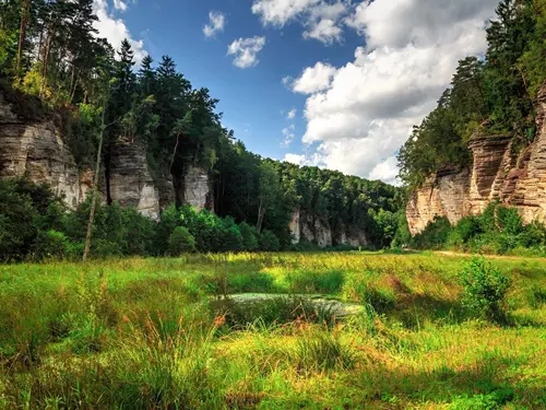 Pěší turistika v Královéhradeckém kraji: hřebeny hor a skalní města