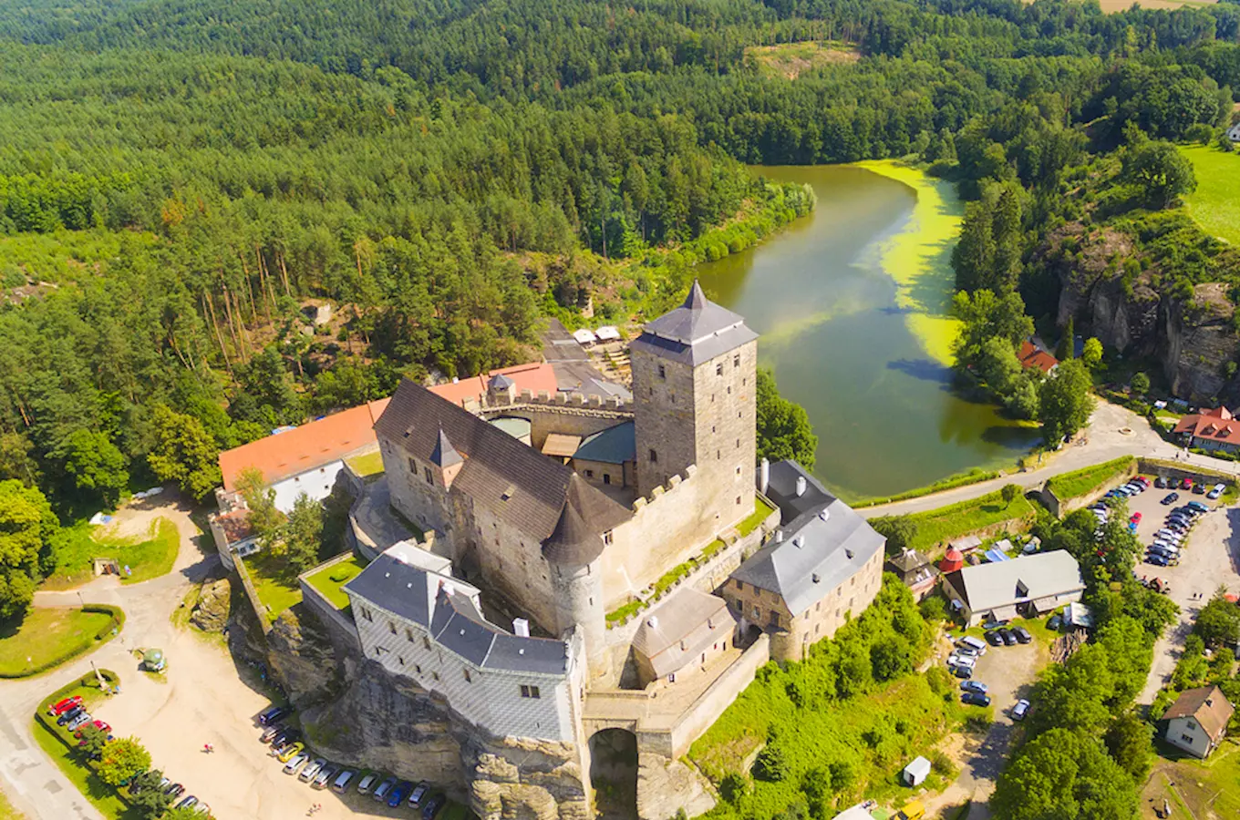 Ubytování na hradě Kost – nejzachovalejším gotickém hradu v Česku