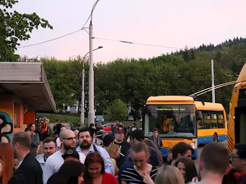 Busfest – ujetý hudební festival v trolejbusech
