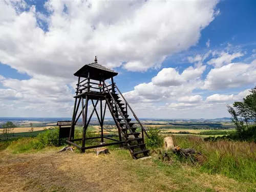 Rozhledna Kunovická hůrka a stezka Rudolfa Haši
