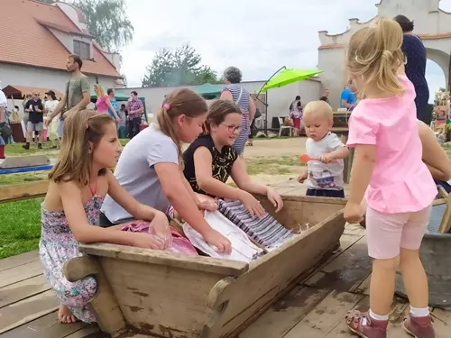 Slovenské dožínky na Barokním dvoře Borotín