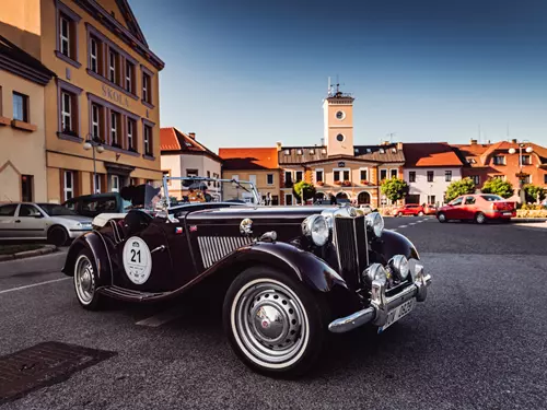 Závody veteránů Oldtimer Bohemia Rally rozjaří Mladou Boleslav