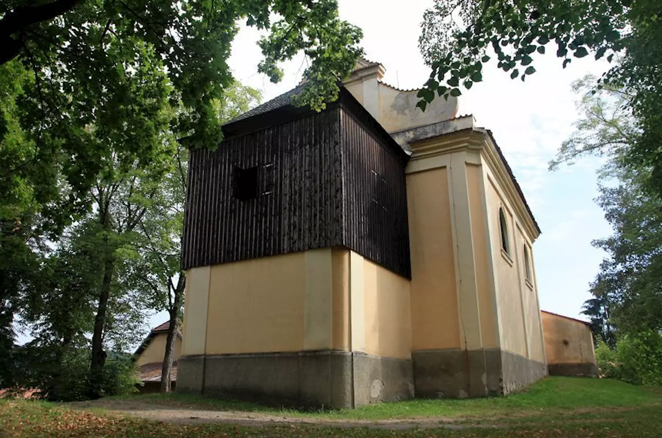 Kostel sv. Jana Nepomuckého ve Stříbrné Skalici