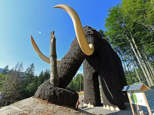 Obří mamut v resortu Dolní Morava