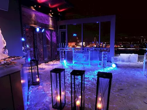 Navštivte ledový bar na střeše hotelu Hilton