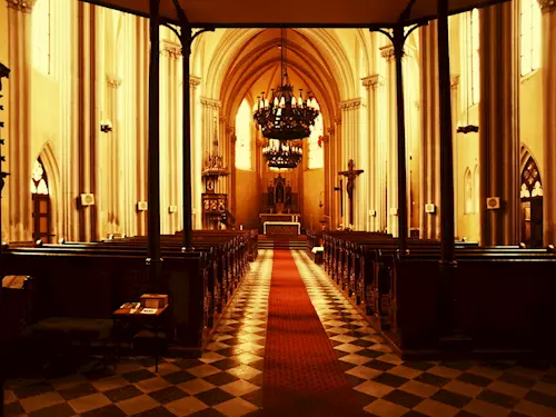 Interiér kostela sv. Vavrince v Chrastave