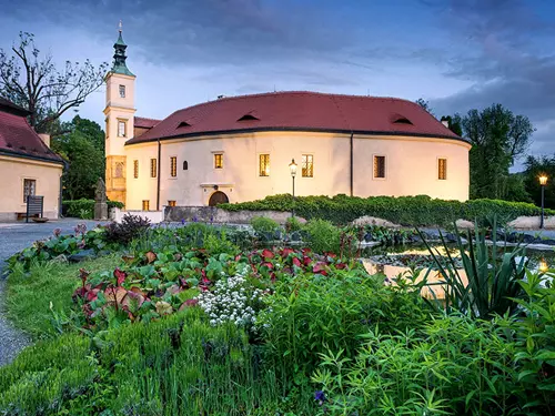 Muzejní noc v zajetí překladu a příběhů ve Středočeském muzeu v Roztokách u Prahy