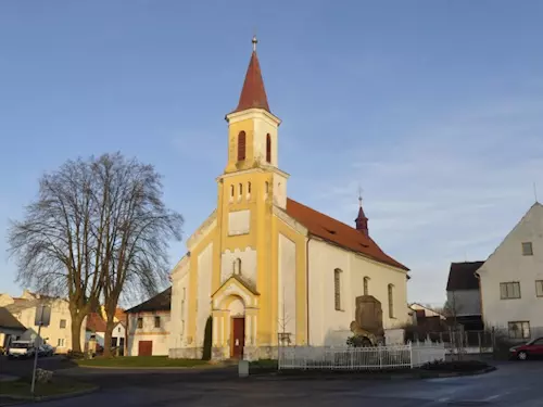Barokní kostel Zvěstování Panny Marie Koloveč