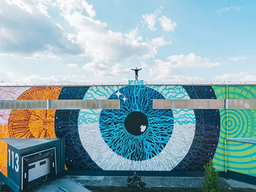 Murál Kosmos na letišti – jeden z největších murálů na světě