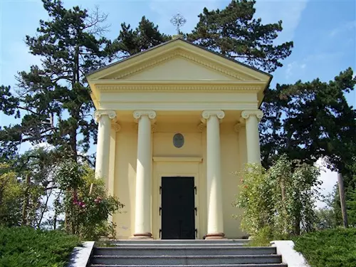 Šternberská hrobka ve Stupně