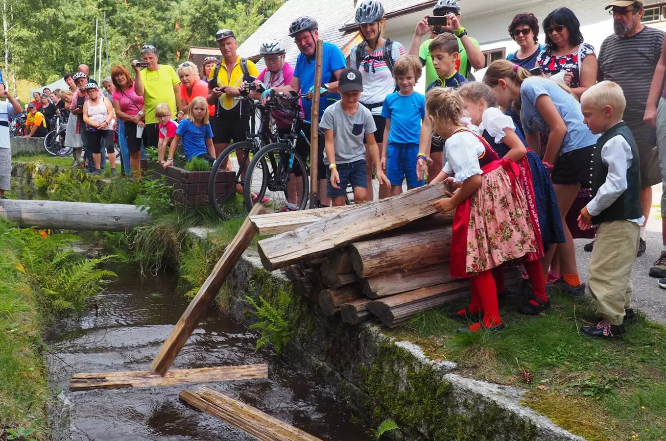Unikátní plavení dřeva Schwarzenberským kanálem nabídne Hiršperský den
